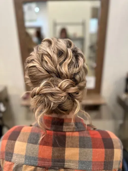 https://cdn.salonspotlight.com/photos/IQ43QhBgqpgnjls2qXtC/a7321f7c-4455-44e1-b0a1-6627dbe7267a_720x720