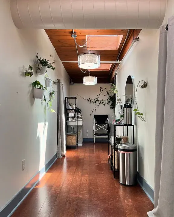 https://cdn.salonspotlight.com/photos/IQEkkDHZG81BmH2OEfwm/6173fa7a-84af-44f9-96bd-8117963f79a1_720x720