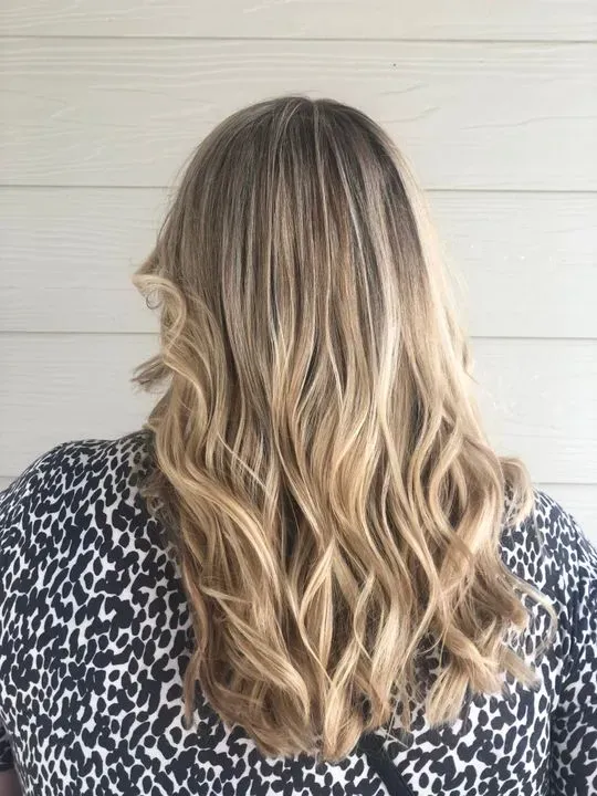 https://cdn.salonspotlight.com/photos/IQhIxDbHWZLuYUz5Lg3K/e5ea7a82-6ec9-4ad6-ac74-20f0b8c39ec8_720x720