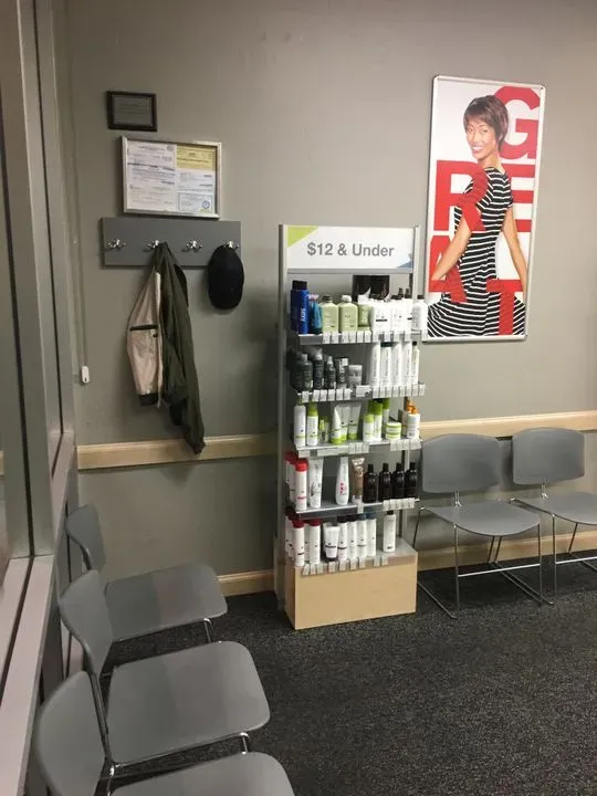 https://cdn.salonspotlight.com/photos/IR9thj6p40tKsBVVWnNq/ba4bf8f0-bbd9-49ea-a86d-4dfd0b104f00_720x720