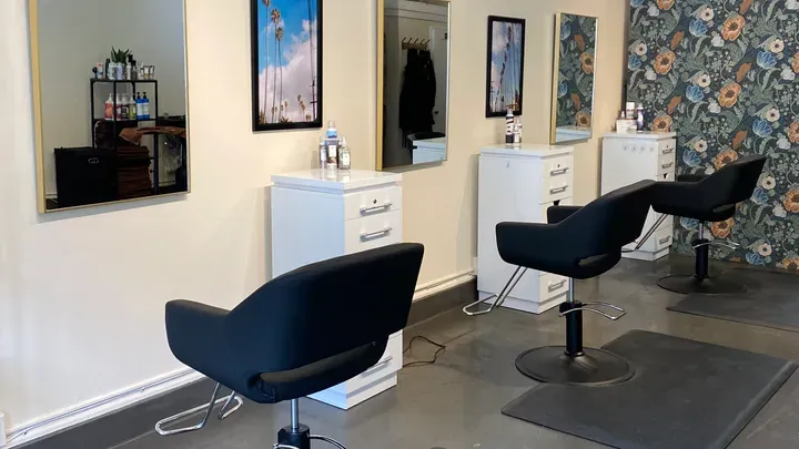 https://cdn.salonspotlight.com/photos/IS9kOcrvYeuQu0zquZVz/ca90e41b-b329-4cae-befd-3c0f8f9ddcfb_720x720