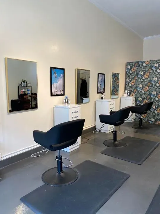 https://cdn.salonspotlight.com/photos/IS9kOcrvYeuQu0zquZVz/d7bca8f6-27de-4adf-9f5b-f0a9897c6327_720x720