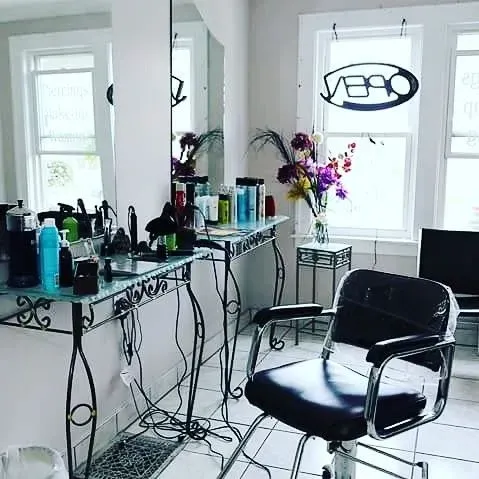 https://cdn.salonspotlight.com/photos/ITQNMtrbqk505CifrlGM/c134b2d8-747f-4813-9386-c2d6957b53ff_720x720