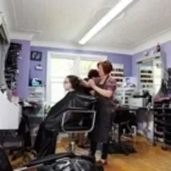 https://cdn.salonspotlight.com/photos/ITQNMtrbqk505CifrlGM/f9289457-d44b-46d1-bc9e-d8789bf57aff_720x720