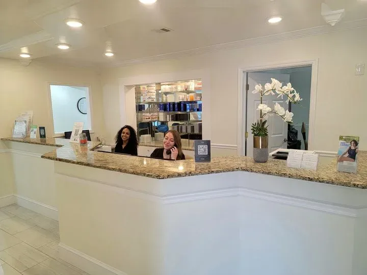 https://cdn.salonspotlight.com/photos/IUEDmUY1Wkwtumnkw9FA/7f15caef-7392-4c15-99b2-ad3c41eec230_720x720