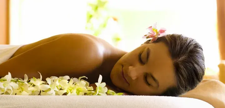 https://cdn.salonspotlight.com/photos/IUSBsViu161YpzgKhel3/cab5478f-c428-4bca-933e-66fd99a3f85d_720x720