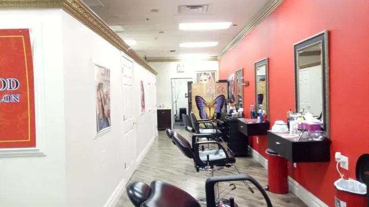 https://cdn.salonspotlight.com/photos/IWV6gjbD6JNJ9C90DIEB/74854e3f-70bb-4f1f-b40d-ee52c05d97db_720x720