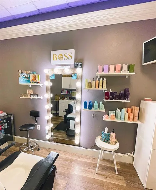 https://cdn.salonspotlight.com/photos/IXWExrgJuTb4RGvve0QV/a449441a-3d46-4f81-b355-9856b15a622c_720x720