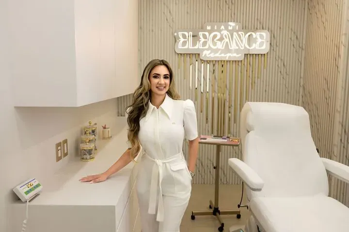 https://cdn.salonspotlight.com/photos/IXoHGky1i21dEuJzAqaP/d48e9898-c0c5-493c-9c77-2f50b40dcdd1_720x720