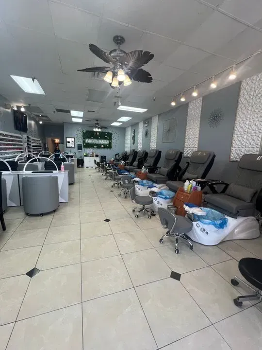 https://cdn.salonspotlight.com/photos/IZ8iF9CzCUHmBYXAgpOK/934ace92-5543-4cf1-a419-64f8c508d2ed_720x720