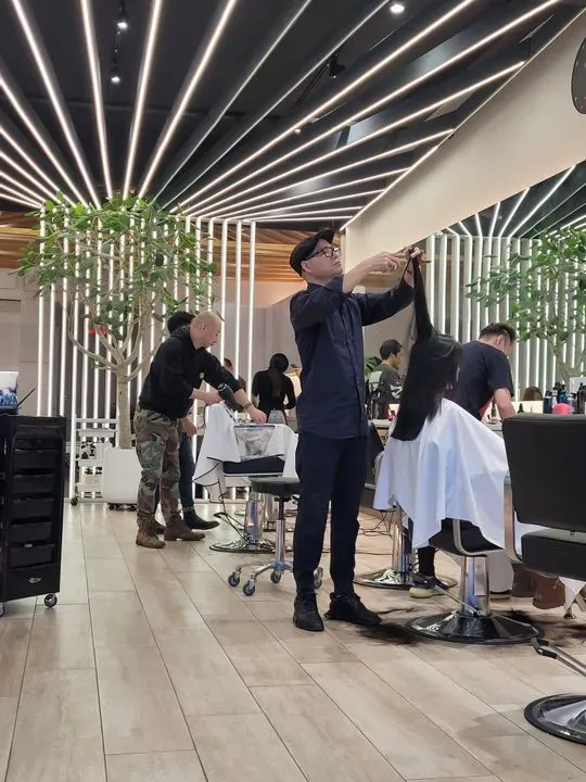 https://cdn.salonspotlight.com/photos/IaidCLMkvw3lKMSPgP4D/29c54e88-68b5-45ff-9100-6f7aafdb31bd_720x720
