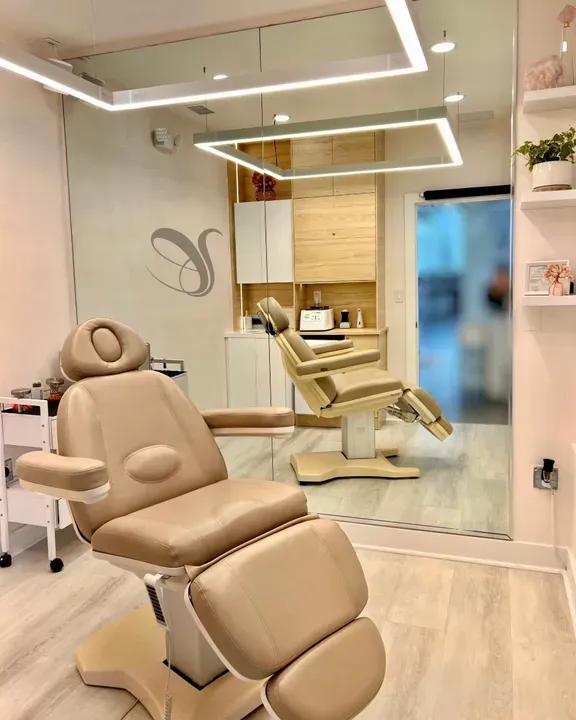 https://cdn.salonspotlight.com/photos/IbeHnjOGgYs21JpJ2Smp/b1782564-187c-4659-b516-8c22d71249e0_720x720