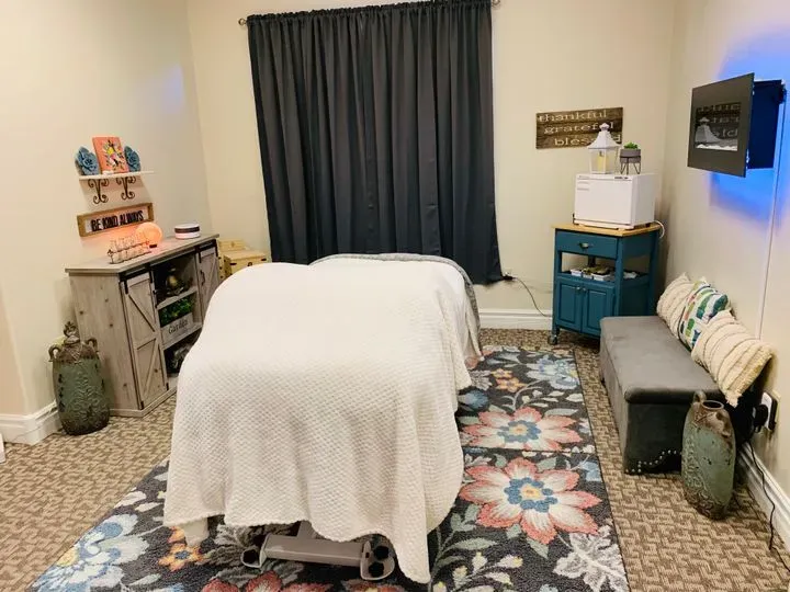 https://cdn.salonspotlight.com/photos/IbpNxbbQbLxwgkEFa2nw/7e72d354-ee89-4ca1-a420-32fb67320683_720x720