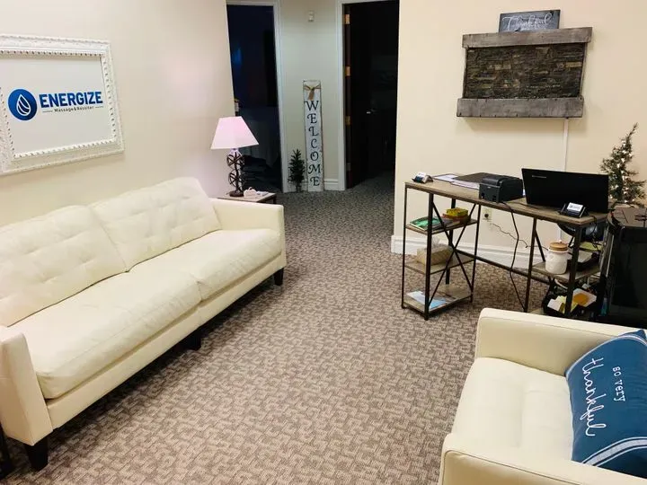 https://cdn.salonspotlight.com/photos/IbpNxbbQbLxwgkEFa2nw/9821eb8f-a170-40dc-b327-9b8514fca648_720x720