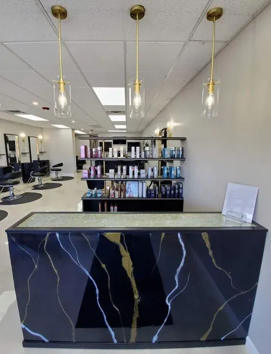 https://cdn.salonspotlight.com/photos/IcLM072BeiCgxjO6ZgZo/07cb1a19-2c1c-448a-8add-e810bf298dc1_720x720