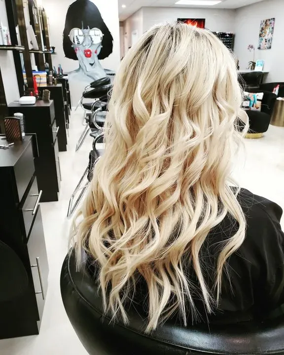 https://cdn.salonspotlight.com/photos/IcLM072BeiCgxjO6ZgZo/343f3a51-e640-41a9-9db7-b44ad0347cde_720x720