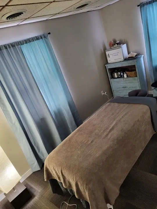 https://cdn.salonspotlight.com/photos/Id6saTtYGuXyNoBCOmUG/32ca0e7a-83a0-4812-bbcd-36233a0b4a9c_720x720