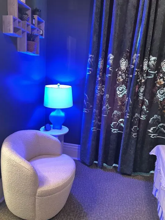 https://cdn.salonspotlight.com/photos/IfTTxEdoD7lP0GLGcJSz/8ec50990-e124-4ffb-9ef7-c528987366ff_720x720