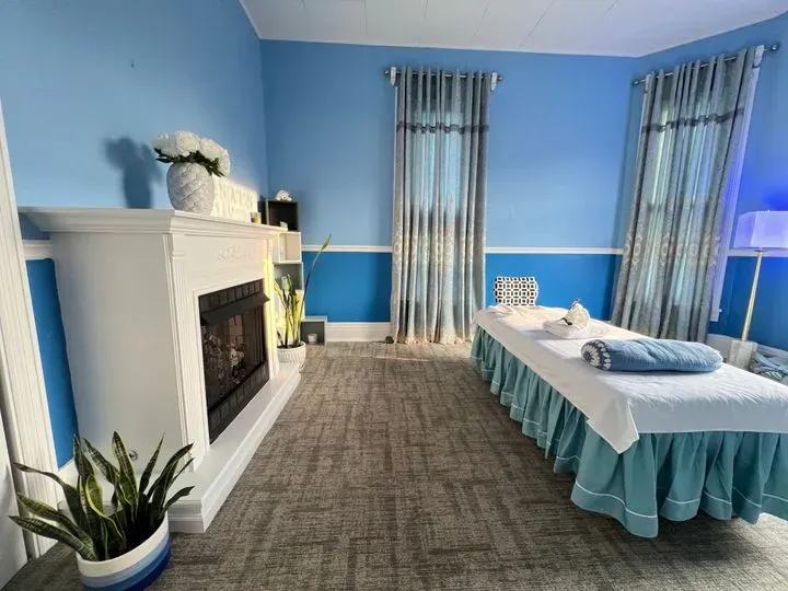 https://cdn.salonspotlight.com/photos/IfTTxEdoD7lP0GLGcJSz/ec2a5450-005b-4104-8daf-0df987ae2ab8_720x720