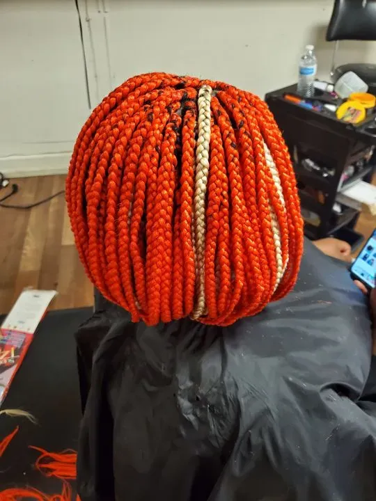 https://cdn.salonspotlight.com/photos/Ifw1dR5pPZ3kPZwnAtJg/8d39a5ed-2588-4d1d-b93e-d139d1720e27_720x720