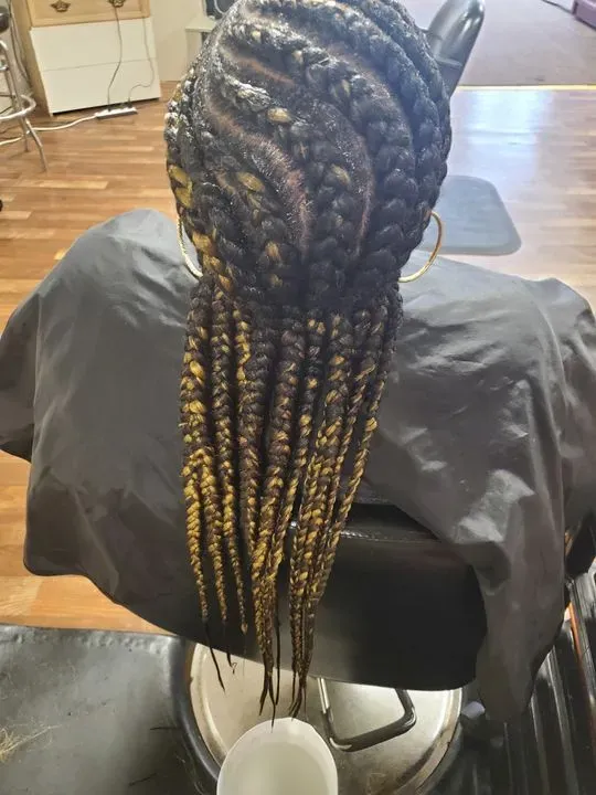 https://cdn.salonspotlight.com/photos/Ifw1dR5pPZ3kPZwnAtJg/aabbdc8c-9b97-4963-b807-f47e2ef7b160_720x720