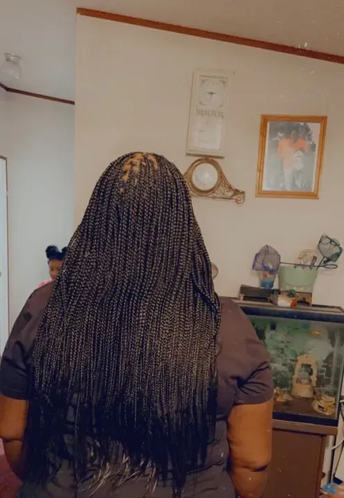 https://cdn.salonspotlight.com/photos/Ifw1dR5pPZ3kPZwnAtJg/da5673cc-60e2-4b3a-8b66-d9cb92f7e7ee_720x720