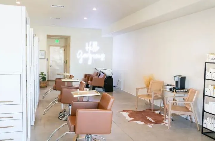 https://cdn.salonspotlight.com/photos/IgYSVf4mqGO8NUioZRsU/2ba650e9-55b9-4cd8-b231-ee817d2d3402_720x720
