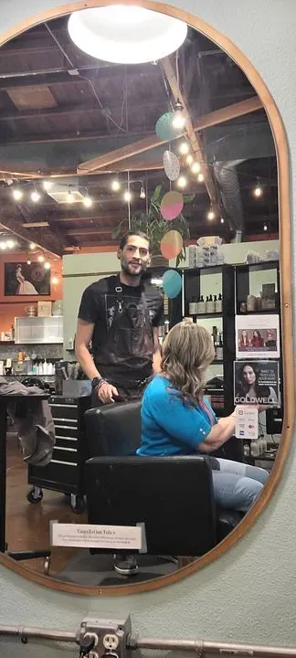 https://cdn.salonspotlight.com/photos/IgcImboDQfTbAp4xW8nP/64275a25-1125-45a5-82af-e3ec77bfe67e_720x720