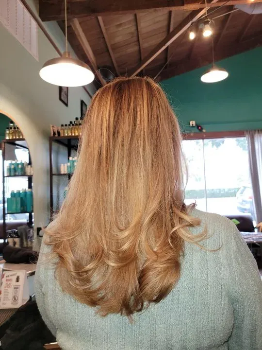 https://cdn.salonspotlight.com/photos/IgcImboDQfTbAp4xW8nP/a0cf29a1-1d51-4ef9-b4af-85b13d09bff7_720x720