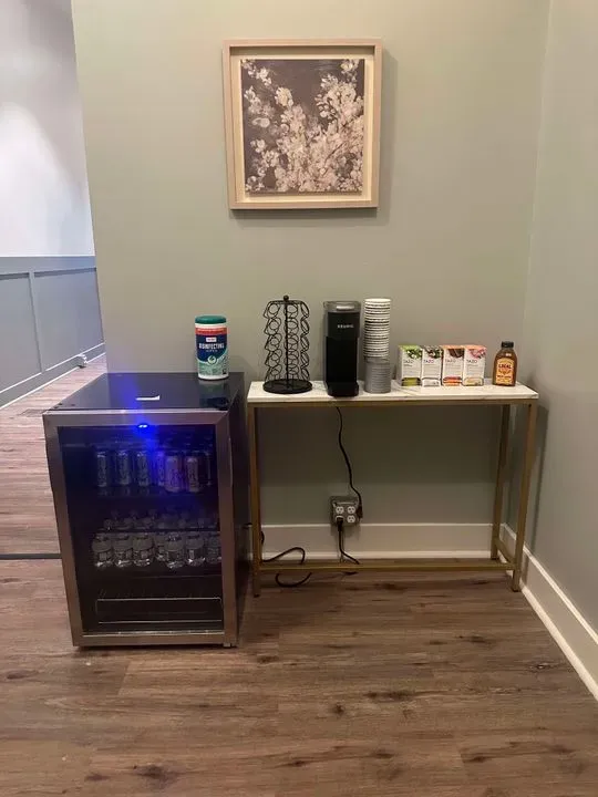 https://cdn.salonspotlight.com/photos/IhMoGFbUFHym2HoM0JVK/492127e3-de06-491e-b4c0-cb5582f67bea_720x720