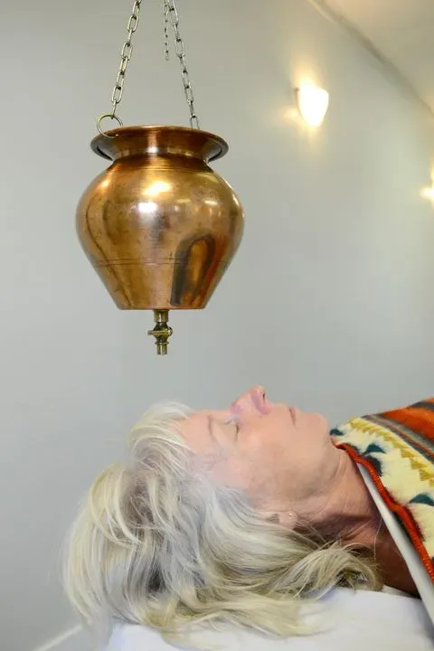 https://cdn.salonspotlight.com/photos/IhcdsCK6YrZXNWQwAvsi/19ee3293-10e6-42f5-9830-5e0c03755368_720x720