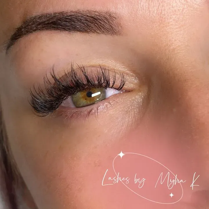 https://cdn.salonspotlight.com/photos/Ihx2aTPTTDoOkcS3OblO/895709e6-92be-4d04-89f8-1f954219549b_720x720