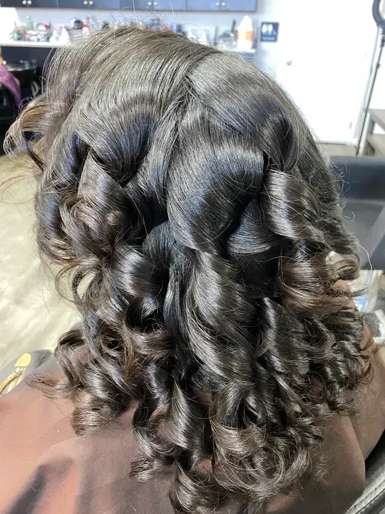https://cdn.salonspotlight.com/photos/IiubavA4CfGvdmYF3mku/5d00d65e-5100-4c59-b8f5-5a4404fde887_720x720