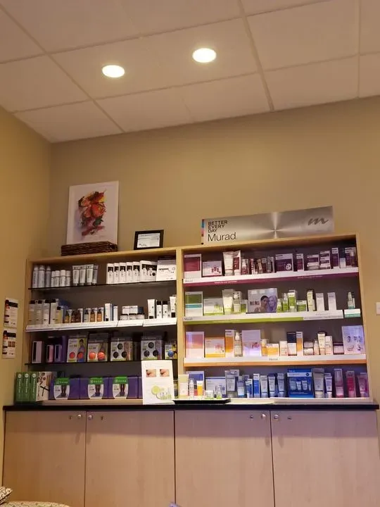 https://cdn.salonspotlight.com/photos/Im52DhKtnKRh0TiJHqvt/e1c22087-4172-4423-8a27-e42e09571754_720x720
