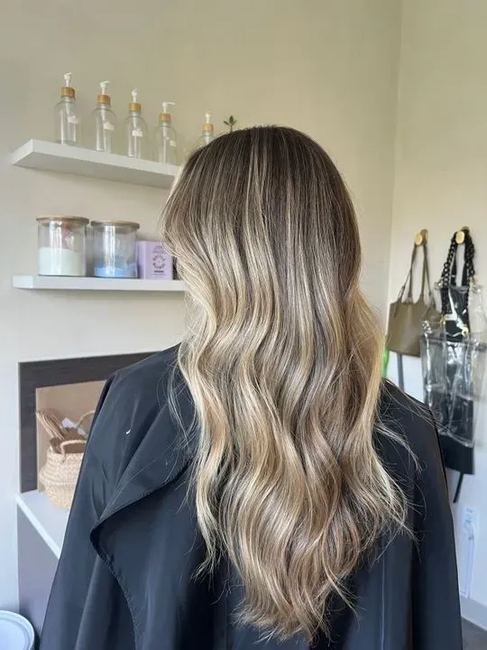 https://cdn.salonspotlight.com/photos/Io9ZLvt2pvyhmwWsp80v/50be2808-9ba5-41d2-9b10-4a11bccfe139_720x720