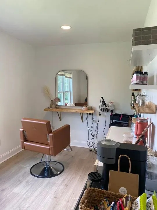 https://cdn.salonspotlight.com/photos/Io9ZLvt2pvyhmwWsp80v/562f8530-3249-43d1-bb50-1504fb8dcc61_720x720