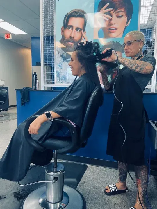 https://cdn.salonspotlight.com/photos/IoSw6r9UYZ7bqDN39ikO/b708c854-ce00-4fdb-8ce5-aaa11536984d_720x720