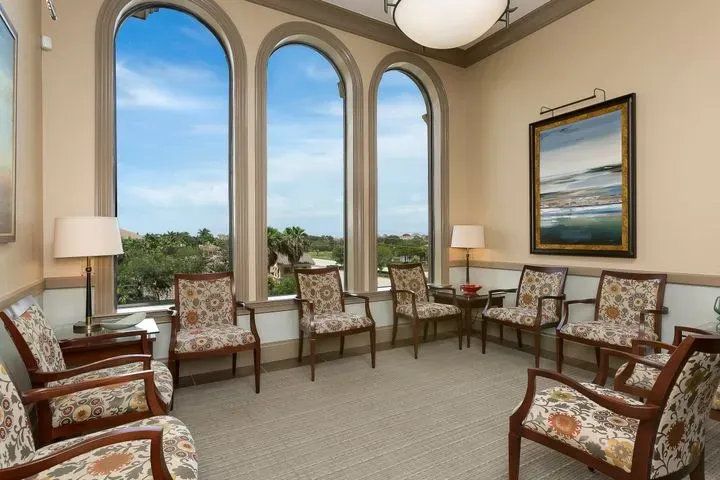 https://cdn.salonspotlight.com/photos/IovJqsbxI4RF2Bd7qJCy/ec1d7b5d-2223-49bc-be02-bebb584178af_720x720
