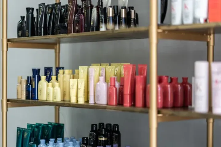 https://cdn.salonspotlight.com/photos/IpqAc160WtGoVzdZNMnR/3cf2f07f-306c-4b8c-ae7b-51c16bf76d34_720x720