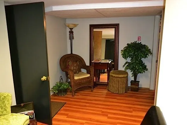 https://cdn.salonspotlight.com/photos/IqJAflIMwvCNqPApBpFm/3a3c0631-e1a0-43b0-bbd8-082333415f13_720x720