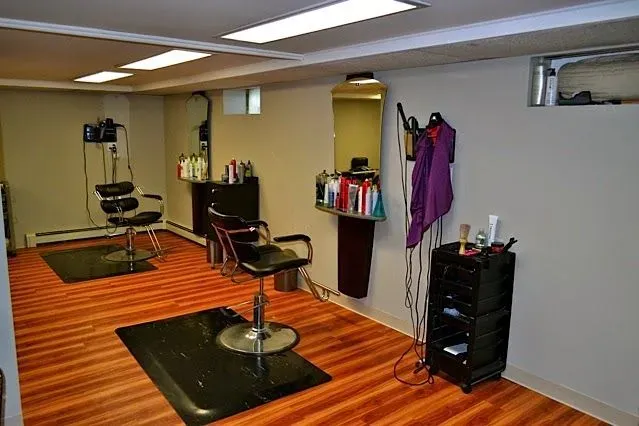 https://cdn.salonspotlight.com/photos/IqJAflIMwvCNqPApBpFm/e4469e49-45e4-47fb-a263-71420808263d_720x720