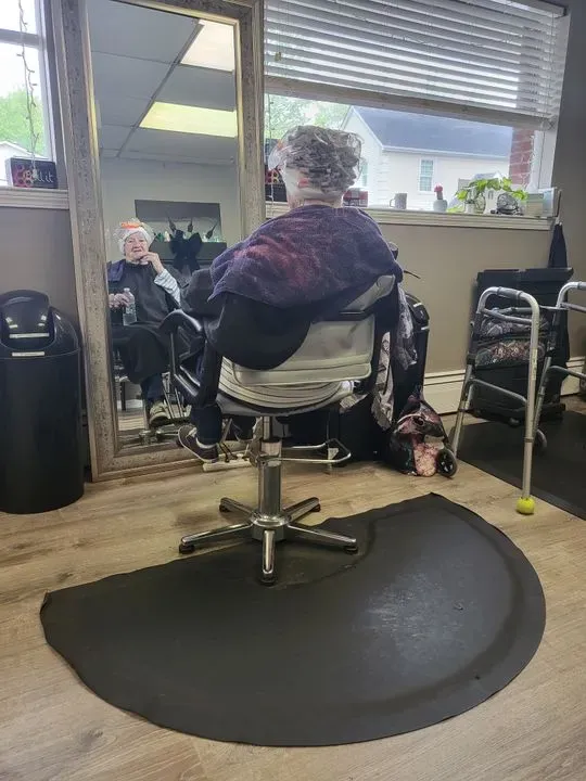 https://cdn.salonspotlight.com/photos/IrKiMt9tJEUTeQ22AUeY/047f67d5-5704-473d-b49e-4a0908e71356_720x720