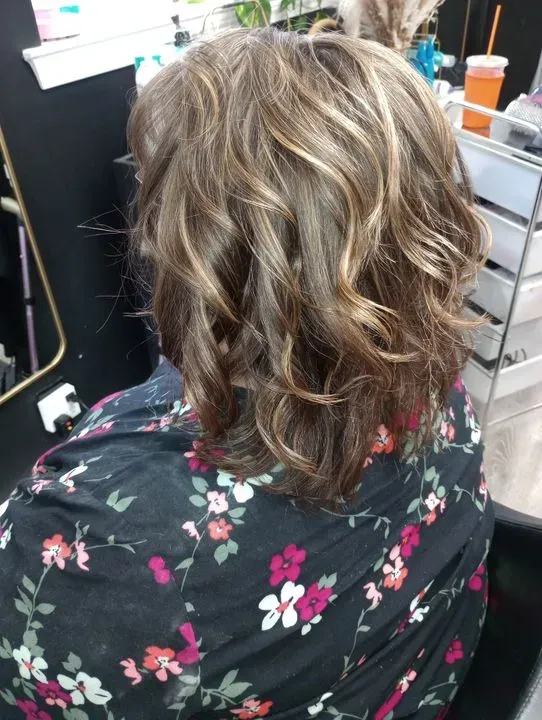 https://cdn.salonspotlight.com/photos/IrKiMt9tJEUTeQ22AUeY/17cf6d14-a977-4502-9cb4-64f8a244a288_720x720