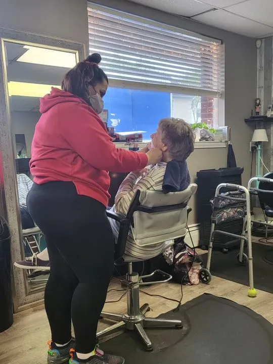 https://cdn.salonspotlight.com/photos/IrKiMt9tJEUTeQ22AUeY/f9d09e1a-96fc-4f6e-9d09-7fdf946b8d23_720x720