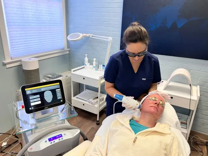 https://cdn.salonspotlight.com/photos/It6fTRTnEWK7ojwj0TzY/1f5dce33-3369-4555-acda-916bfaa859a2_720x720