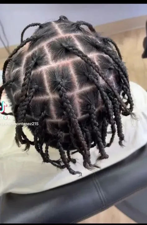 https://cdn.salonspotlight.com/photos/ItBFUA8lb7gNwKneM1p8/eeedb604-38af-4ff7-a4a9-99d26c3eab19_720x720