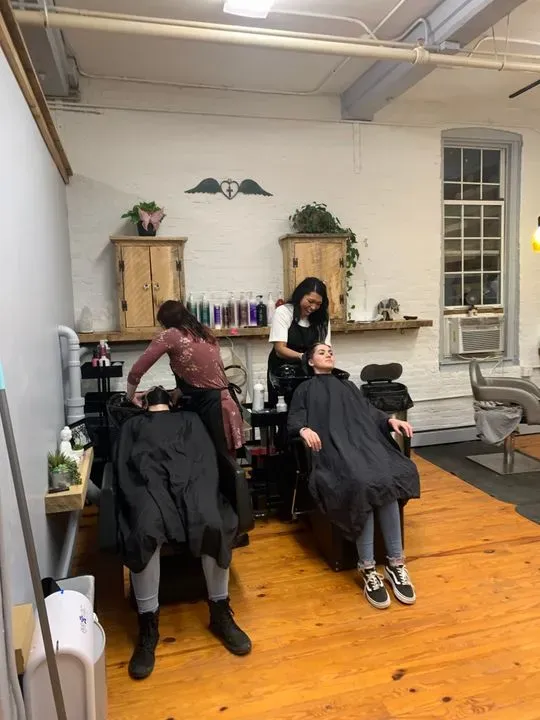 https://cdn.salonspotlight.com/photos/ItX6JgnHcOIaoHy9UU5I/6f1b9b8e-027a-4789-8d34-80380c2d8663_720x720