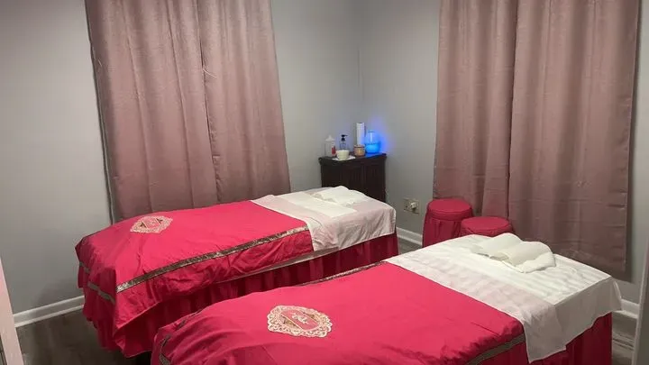 https://cdn.salonspotlight.com/photos/IyBtDU3iVJqSG8mIvYnG/8bdd3ad6-3bcd-437c-bf2e-c09cc4eebfc7_720x720