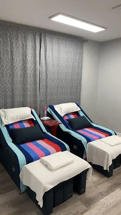 https://cdn.salonspotlight.com/photos/IyBtDU3iVJqSG8mIvYnG/ae09273e-6e68-4524-a122-89f3fd77a780_720x720