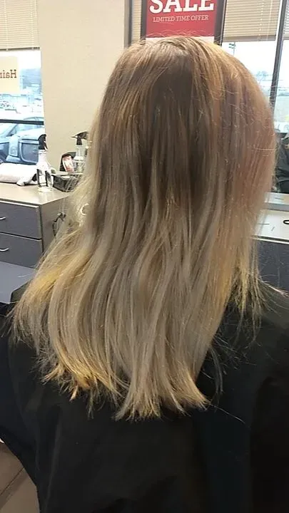 https://cdn.salonspotlight.com/photos/IzUZMzlRWanJ0KCPl2PE/7303c835-6716-4ed9-b5ac-394e9ed7beac_720x720